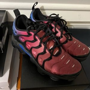 Nike VaporMax Red Hyper Violet